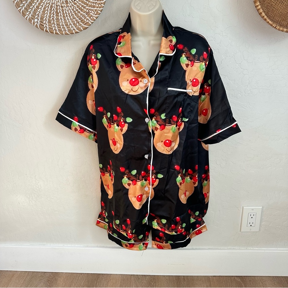 Women’s Black Reindeer Print Satin Christmas Pajama Set. NWT. Size XL